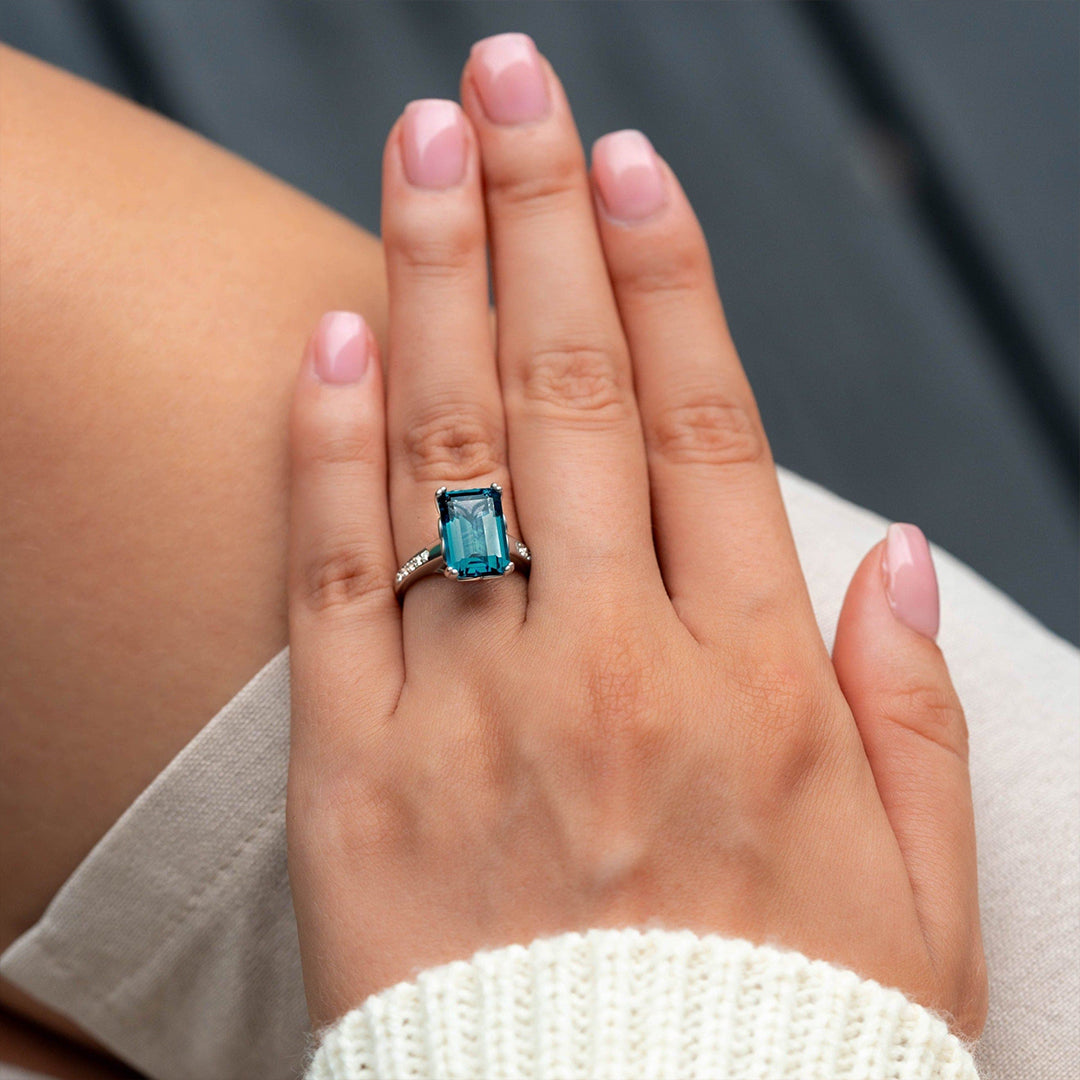 S925 Sterling Silver Emerald-Cut Sculpted Ring
