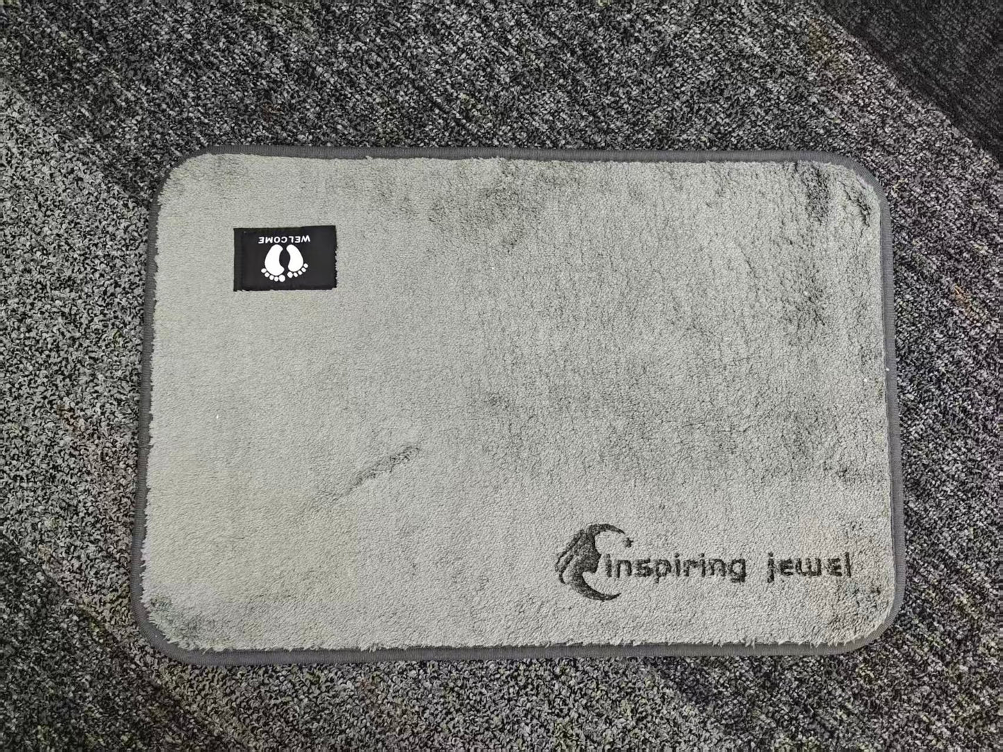 InspiringJewl Rug in Grey