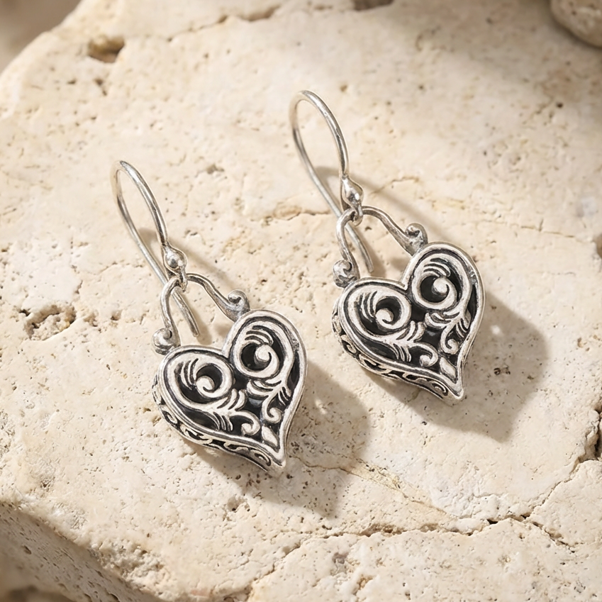 Vintage Elegant Heart Pattern Pendant Earrings