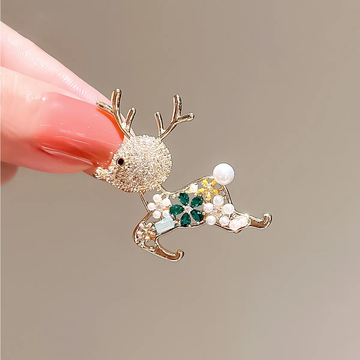 Deer Exquisite Zircon Brooch