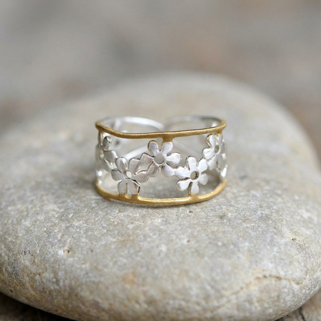 18K Gold Irregular Hollow Daisy Ring