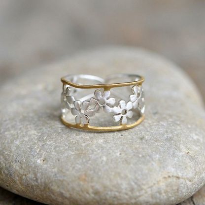 18K Gold Irregular Hollow Daisy Ring